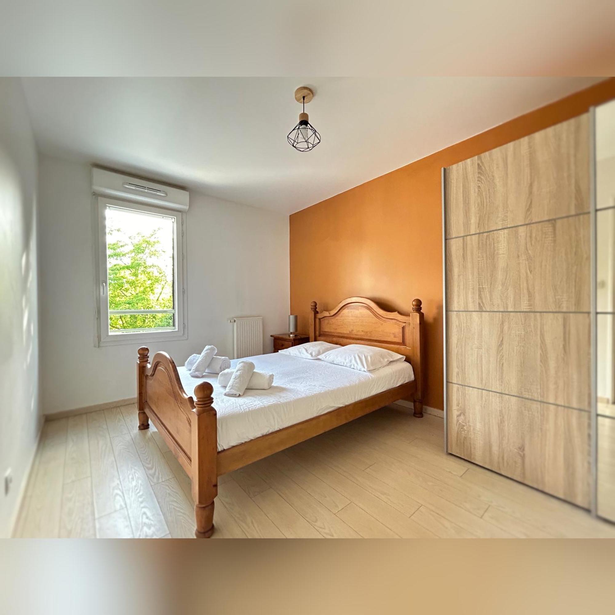 Le Duplex Chessy - 15Min From Disneyland - 2 Private Parkings - Garden - Kingsize & Queensize Bed - Supermarket Behind The House Exterior foto